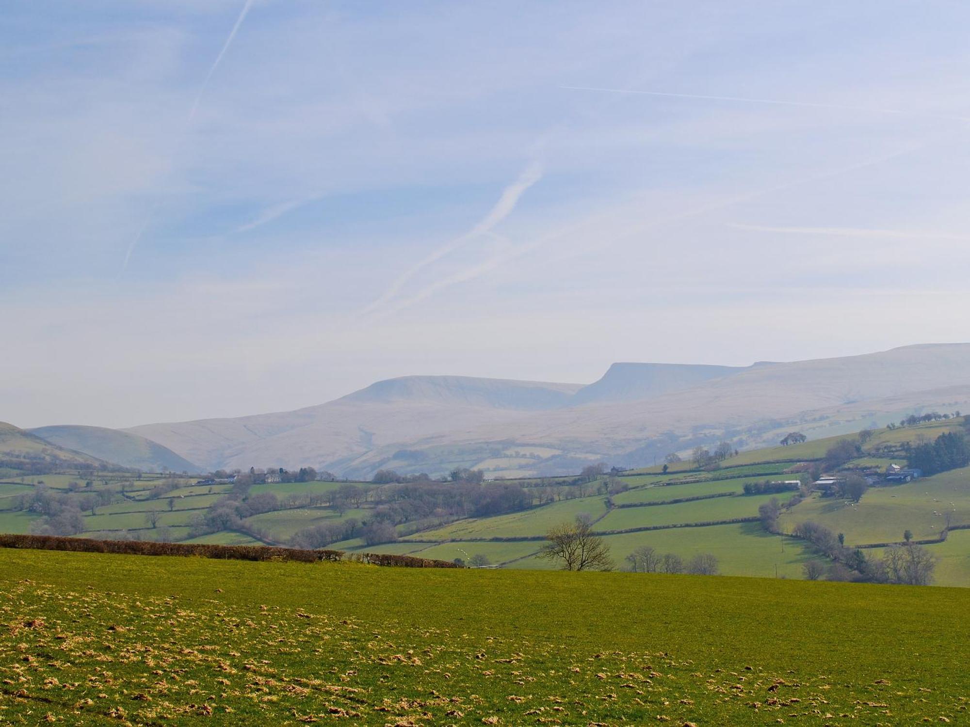 Maes Y Bryn Farmhouse Llanwrda Kültér fotó